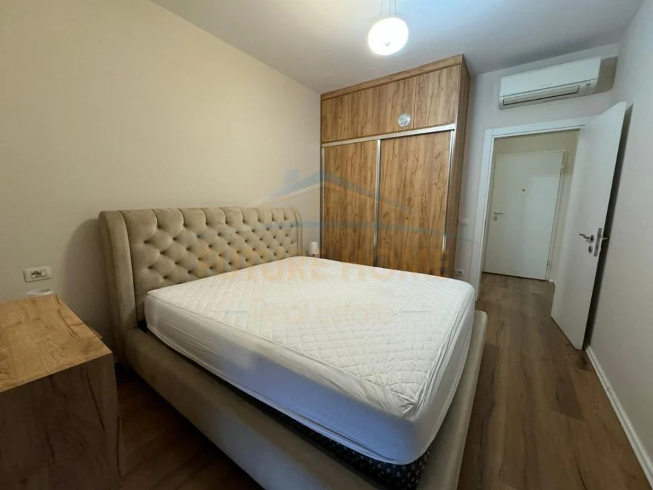 Tirane, jepet me qera apartament 2+1+Ballkon Kati 7, 120 m² 800 € (Pazari i Ri)