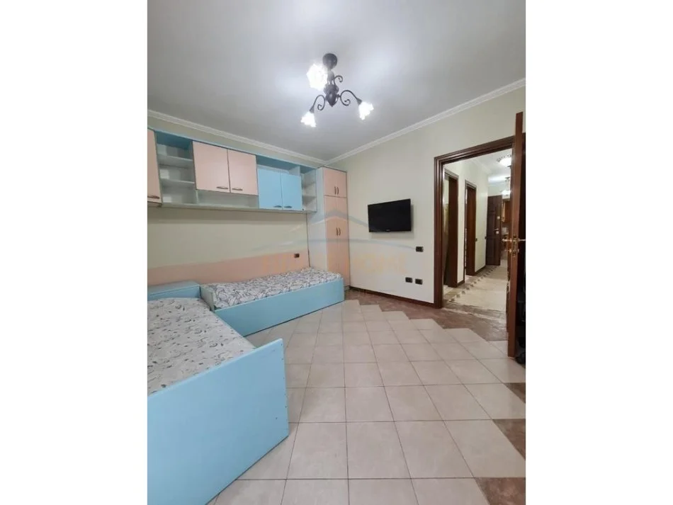 Tirane, shitet apartament 3+1+2+Depo+Ballkon Kati 3, 138 m² 295.000 € (Bulevardi Zog I)