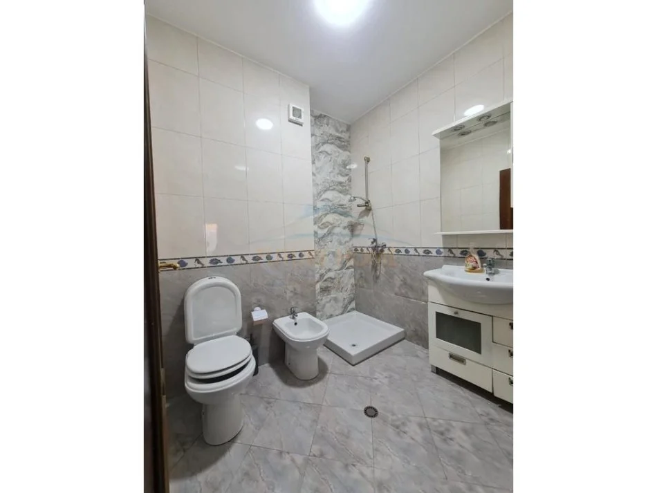Tirane, shitet apartament 3+1+2+Depo+Ballkon Kati 3, 138 m² 295.000 € (Bulevardi Zog I)
