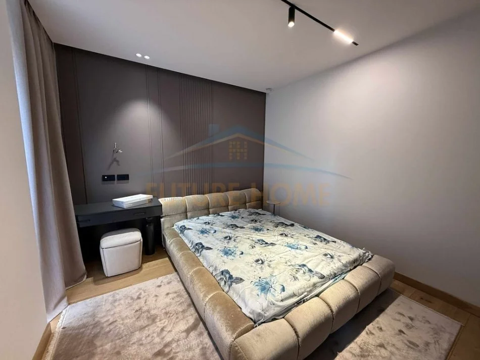 Tirane, shitet apartament 3+1+Ballkon Kati 2, 197 m² (Tirana Garden Building)