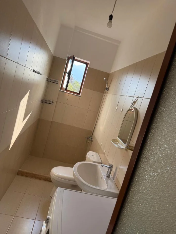 Tirane, jap me qera apartament 1+1+Ballkon Kati 2,