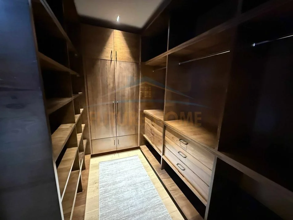 Qera, Apartament 3+1+2 Rruga e Kavajes, Kati 2, 197 m² 2.500 € (RRUGA E KAVAJES)