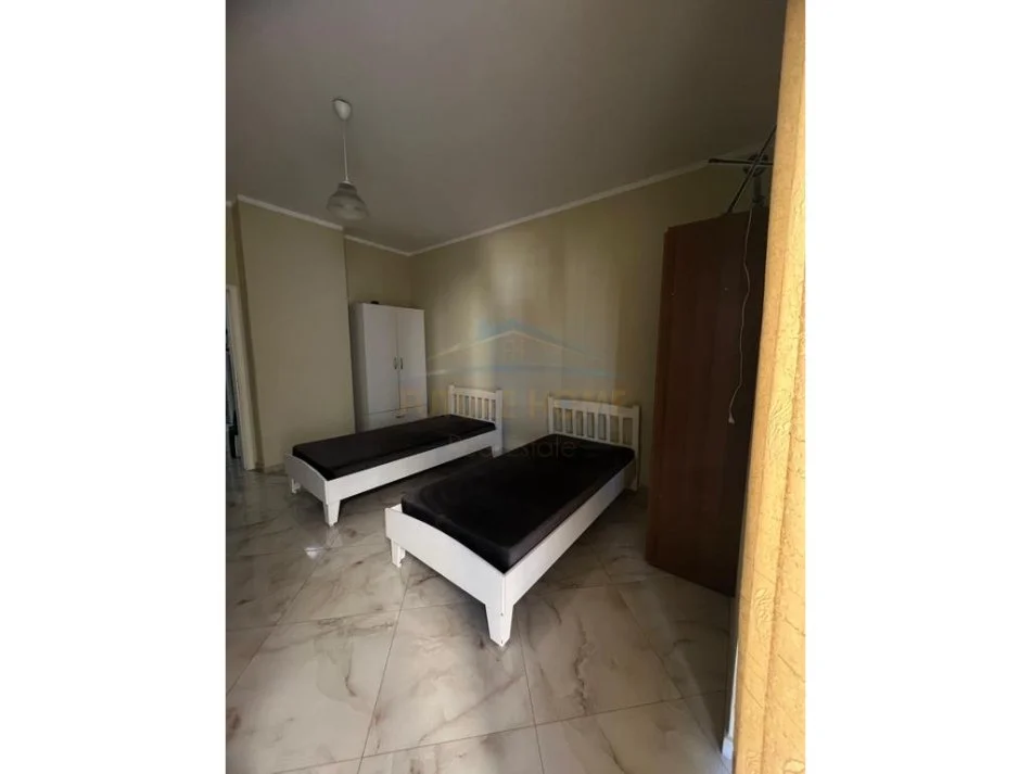 Durres, jepet me qera garsonier 1+1 Kati 2, 44 m² 220 € 