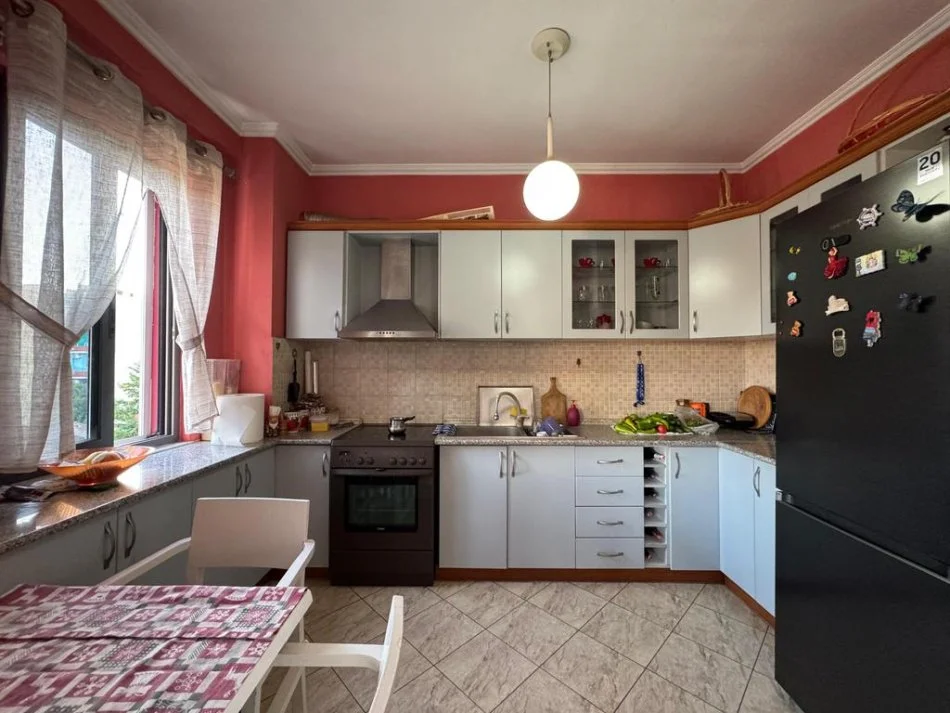 Tirane, shitet apartament 3+1 Kati 3, 132 m² 225.000 € 