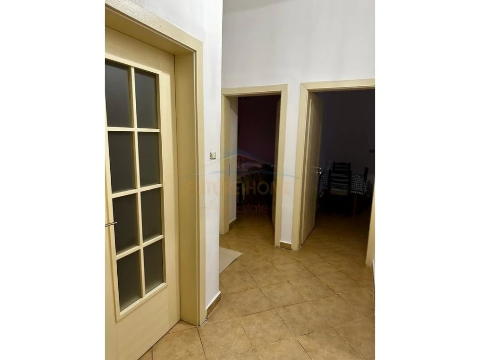 Tirane, shitet apartament 1+1+Ballkon Kati 2, 69 m² 185.000 € (Rruga e Durres)