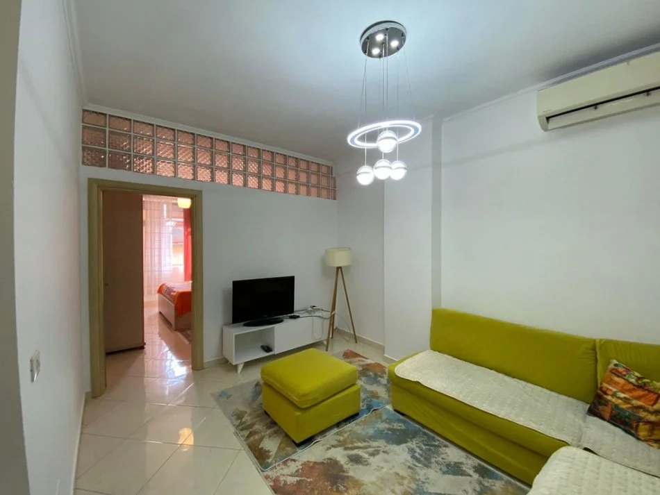 Tirane, shitet apartament 2+1 Kati 2, 77 m² 