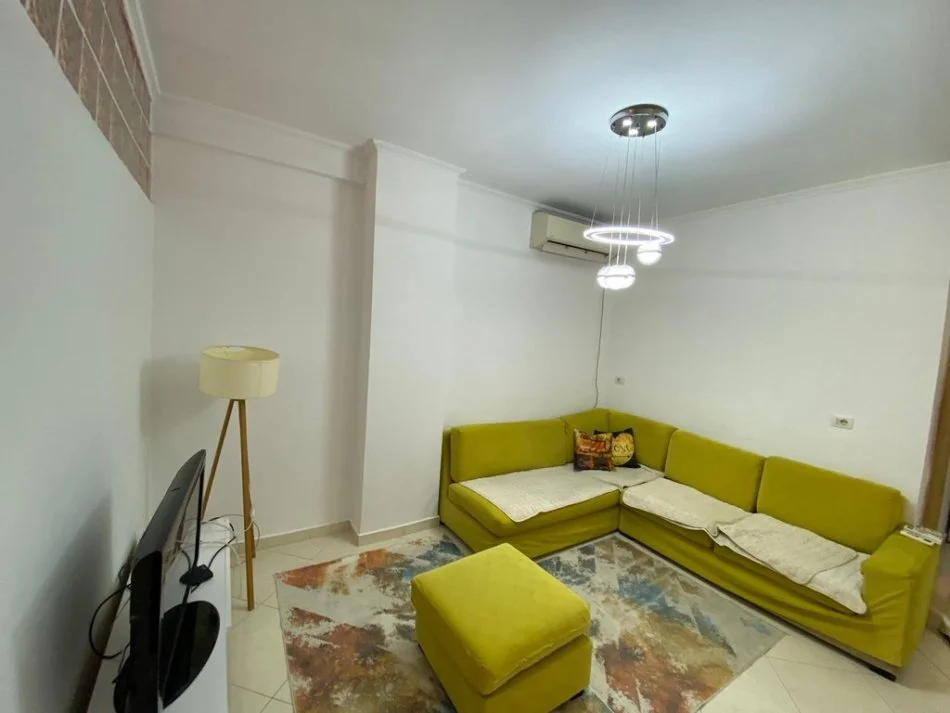 Tirane, shitet apartament 2+1 Kati 2, 77 m² 