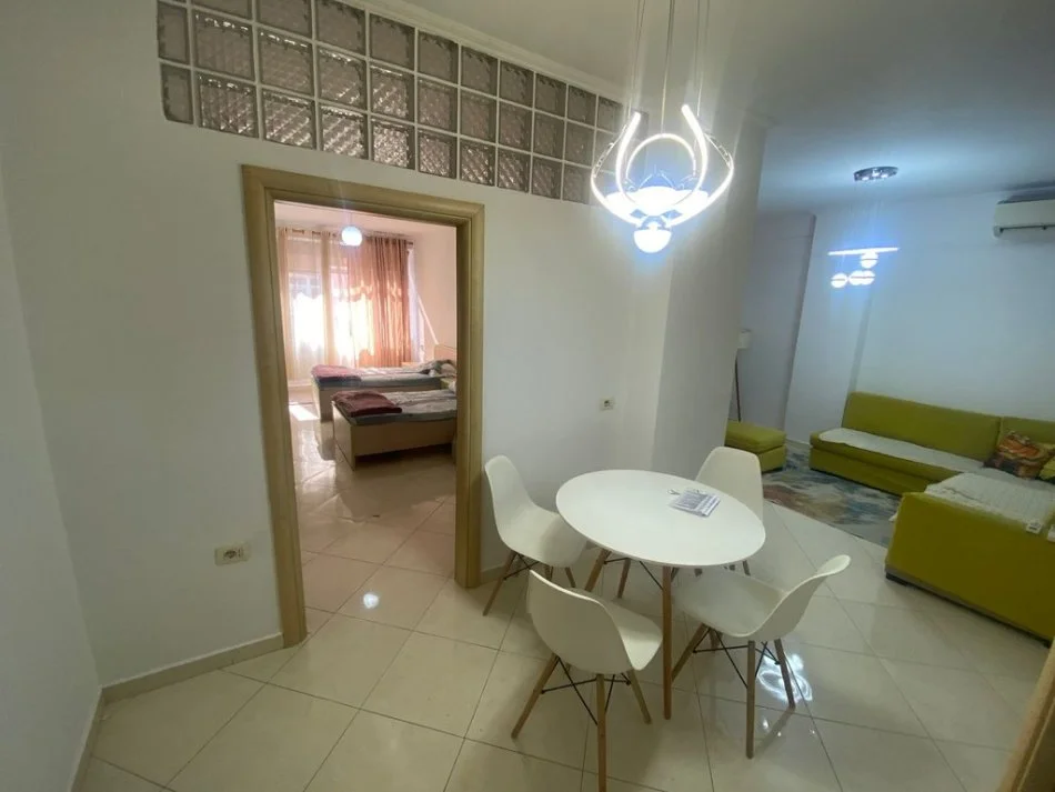 Tirane, shitet apartament 2+1 Kati 2, 77 m² 