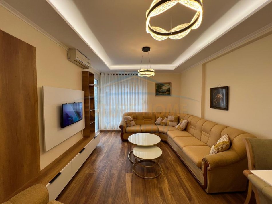 Tirane, shitet apartament 1+1+Aneks+Ballkon Kati 2, 68 m² 160.000 € (Pazari i ri)