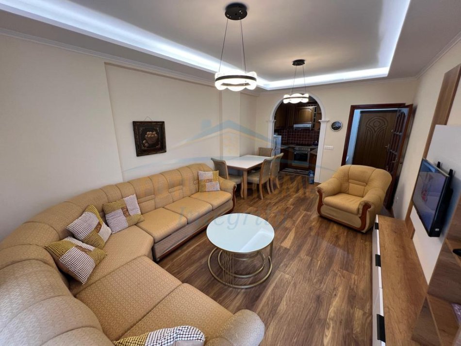Tirane, shitet apartament 1+1+Aneks+Ballkon Kati 2, 68 m² 160.000 € (Pazari i ri)