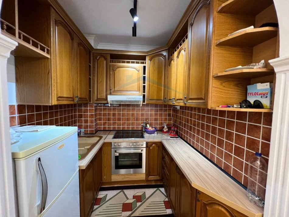 Tirane, shitet apartament 1+1+Aneks+Ballkon Kati 2, 68 m² 160.000 € (Pazari i ri)