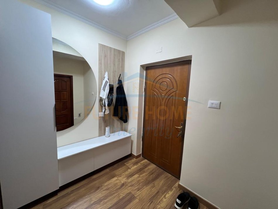 Tirane, shitet apartament 1+1+Aneks+Ballkon Kati 2, 68 m² 160.000 € (Pazari i ri)