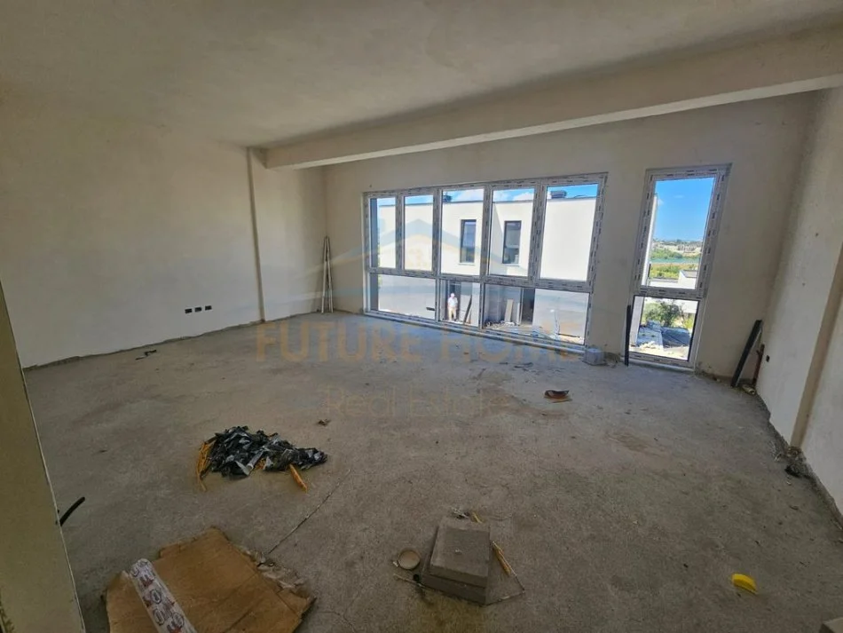 Tirane, shitet Vile 2 Katshe , 258 m² 600.000 € (Liqeni i Farkes)