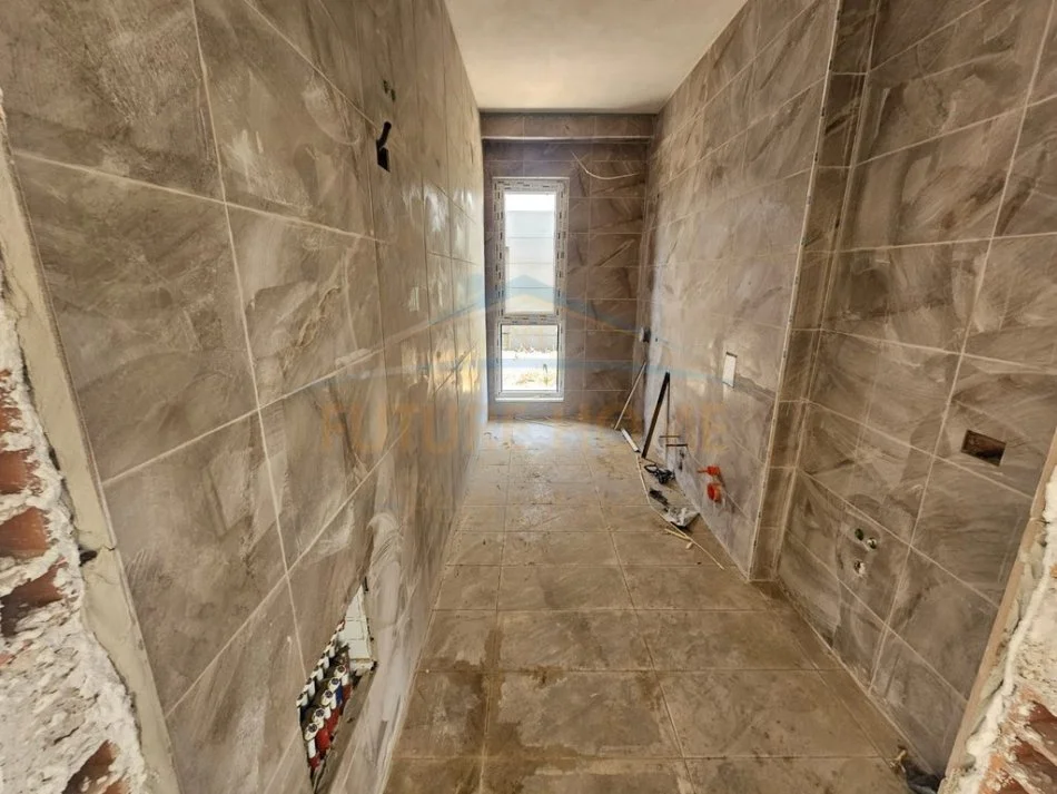 Tirane, shitet Vile 2 Katshe , 258 m² 600.000 € (Liqeni i Farkes)