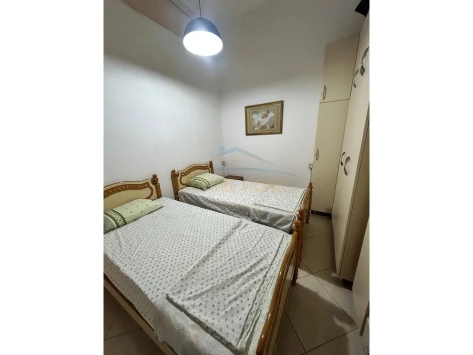 Tirane, jepet me qera apartament 1+1 Kati 0, 40 m² 300 € 