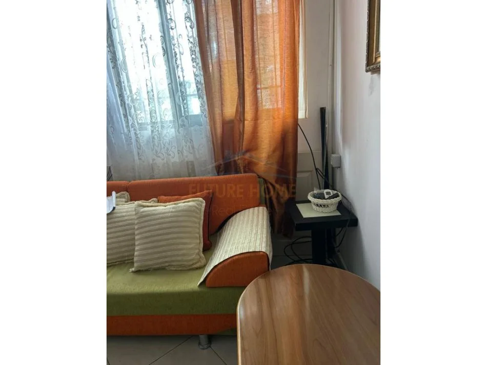 Tirane, jepet me qera apartament 1+1 Kati 0, 40 m² 300 € 