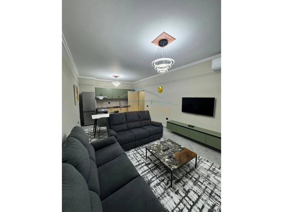 Tirane, jepet me qera apartament 1+1 Kati 4, 75 m² 450 € 