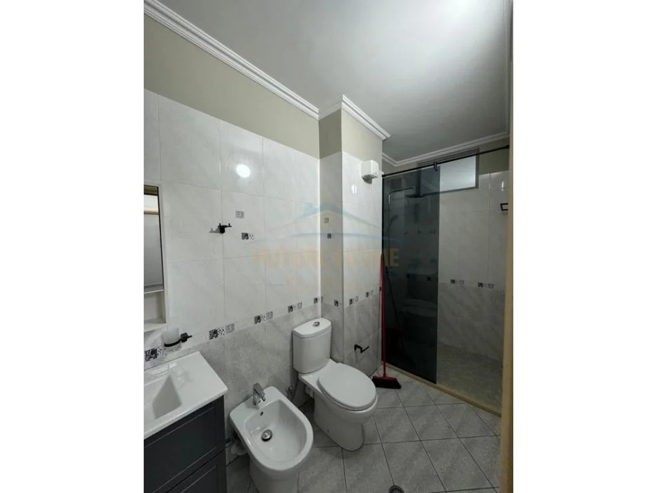 Tirane, jepet me qera apartament 1+1 Kati 4, 75 m² 450 € 