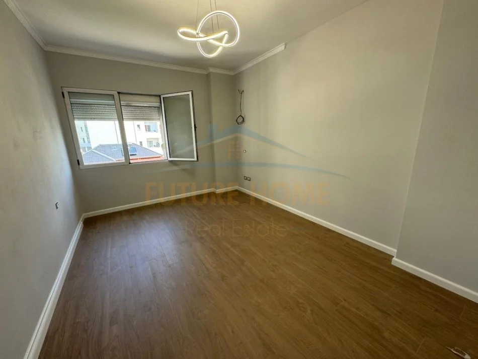 Tirane, shitet apartament 2+1+Ballkon Kati 4, 119 m² 143.000 € (Fresk)