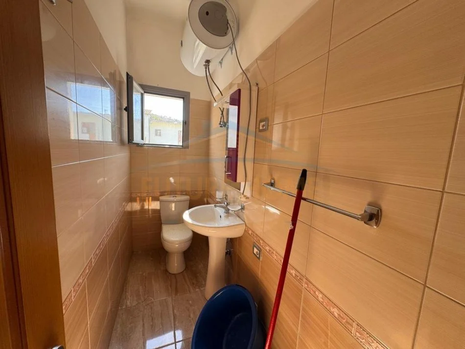 Durres, jepet me qera apartament 3+1 Kati 2, 125 m² 500 € (PORTO ROMANO,DURRES)