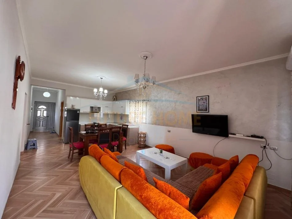 Durres, jepet me qera apartament 3+1 Kati 2, 125 m² 500 € (PORTO ROMANO,DURRES)