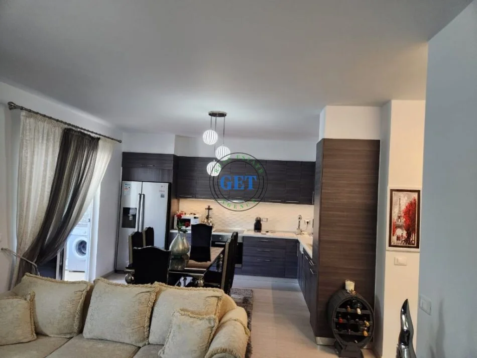 Durres, shitet apartament 2+1+Ballkon Kati 3, 120 m² 120.000 € (Shkembi i Kavajes)