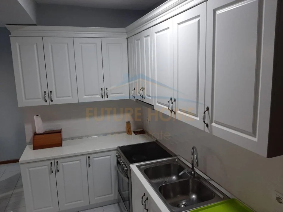Tirane, shitet apartament 2+1+Ballkon Kati 4, 135 m² 175.000 € (Don Bosko)