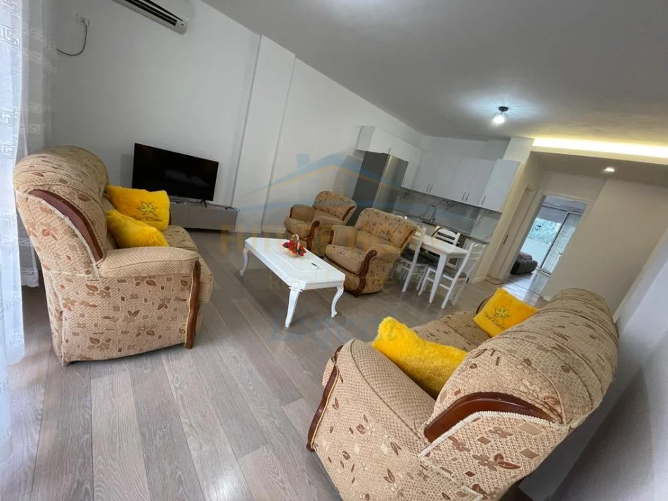 Tirane, jepet me qera apartament 1+1 Kati 2, 80 m² 650 € 