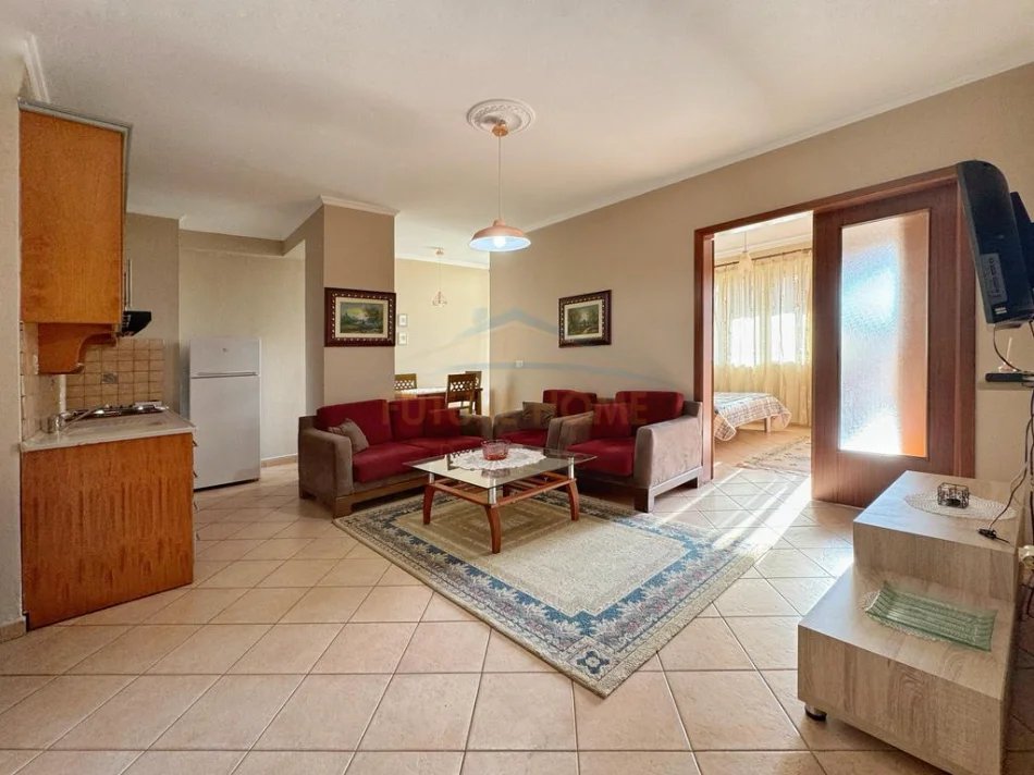 Tirane, jepet me qera apartament 1+1 Kati 4, 70 m² 650 € (, Sheshi Wilson)