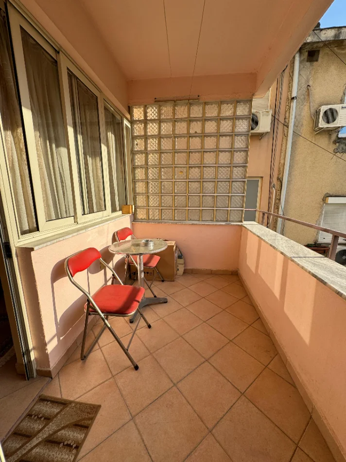 Tirane, jepet me qera 1+1+Ballkon Kati 4, 70 m² 700 € (Sheshi Willson)