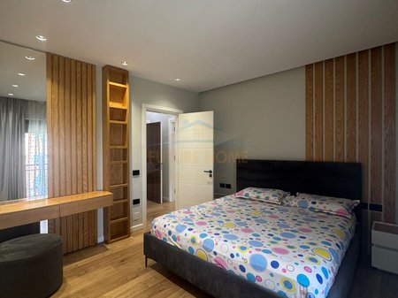 Tirane, jepet me qera apartament 2+1 Kati 2, 120 m² 800 € (GREEN CITY,SIMA COM,UNAZA RE)