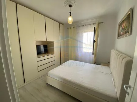 Tirane, shitet apartament 2+1+Ballkon Kati 4, 93 m² 135.000 € (fresk)