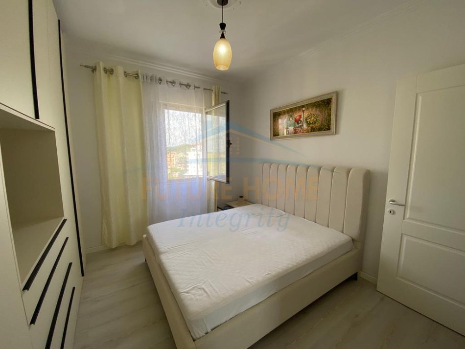Tirane, shitet apartament 2+1 Kati 4, 92 m² 135.000 € (Fresku)