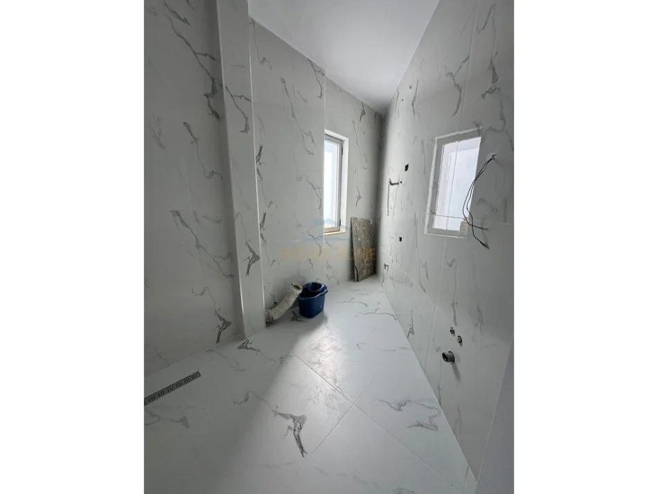 Tirane, shitet apartament 1+1+Ballkon Kati 5, 73 m² 105.000 € (Vila L 2)