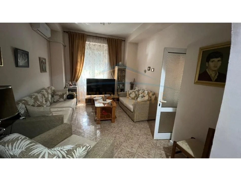 Tirane, jepet me qera apartament 2+1 Kati 1, 99 m² 900 € 