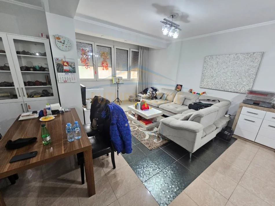 Tirane, shitet apartament 3+1+Ballkon Kati 3, 124 m² 299.000 € (Rruga e Kavajes)