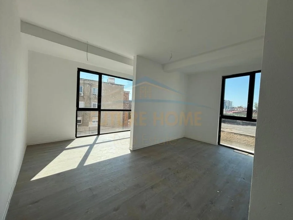 Tirane, jepet me qera apartament 2+1+Ballkon Kati 2, 107 m² 600 € (Mine Peza, Tirane)