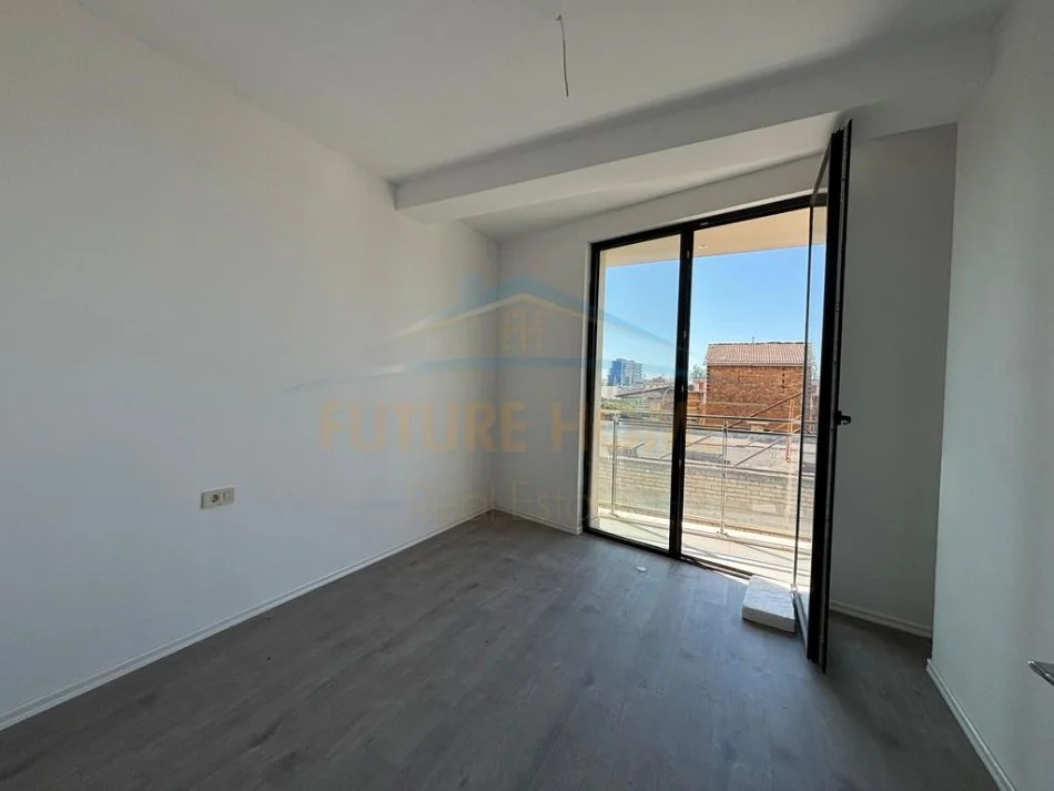 Tirane, jepet me qera apartament 2+1 Kati 2, 107 m² 600 € 