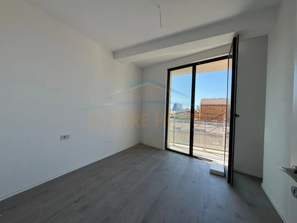 Tirane, jepet me qera apartament 2+1 Kati 2, 107 m² 600 € 