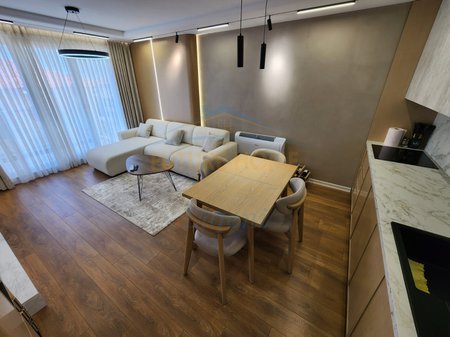 Tirane, jepet me qera apartament 2+1 Kati 3, 100 m² 700 € (SELITE)