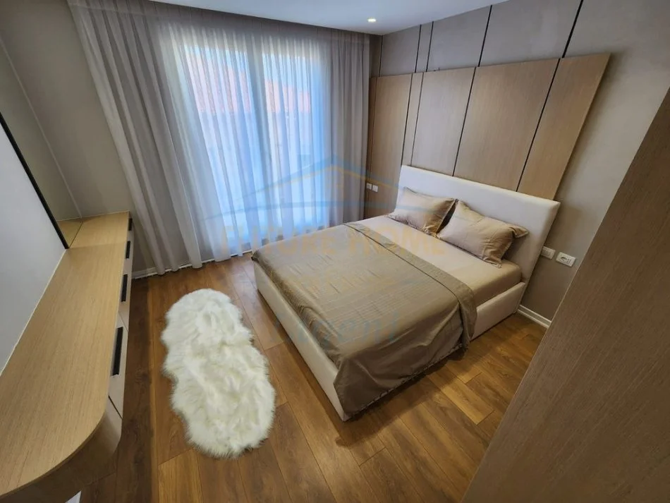 Tirane, jepet me qera apartament 2+1 Kati 3, 100 m² 700 € (Selitë, Tiranë)