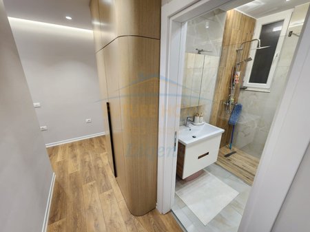 Tirane, jepet me qera apartament 2+1 Kati 3, 100 m² 700 € (SELITE)
