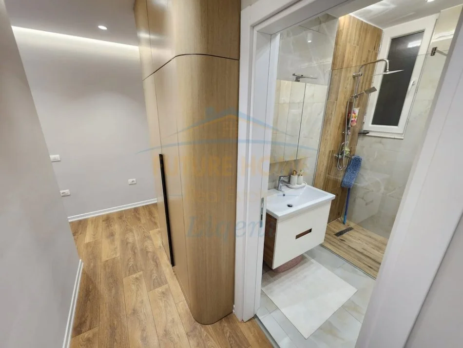 Tirane, jepet me qera apartament 2+1 Kati 3, 100 m² 700 € (Selitë, Tiranë)