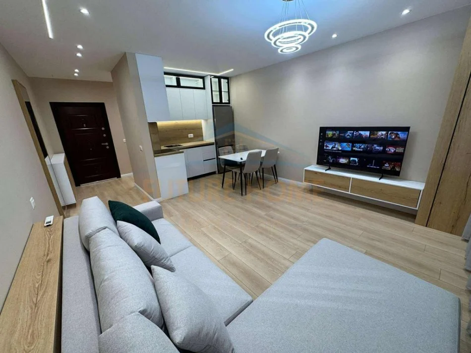 Tirane, shes apartament 2+1+Ballkon Kati 1, 93 m² 250.000 € (Him Kolli)