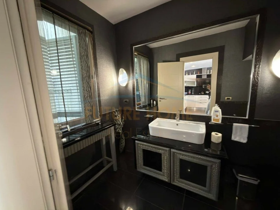 Tirane, jepet me qera Vile 1+1 Kati 1, 307 m² 3.500 € (Kodra e Diellit, Tiranë)