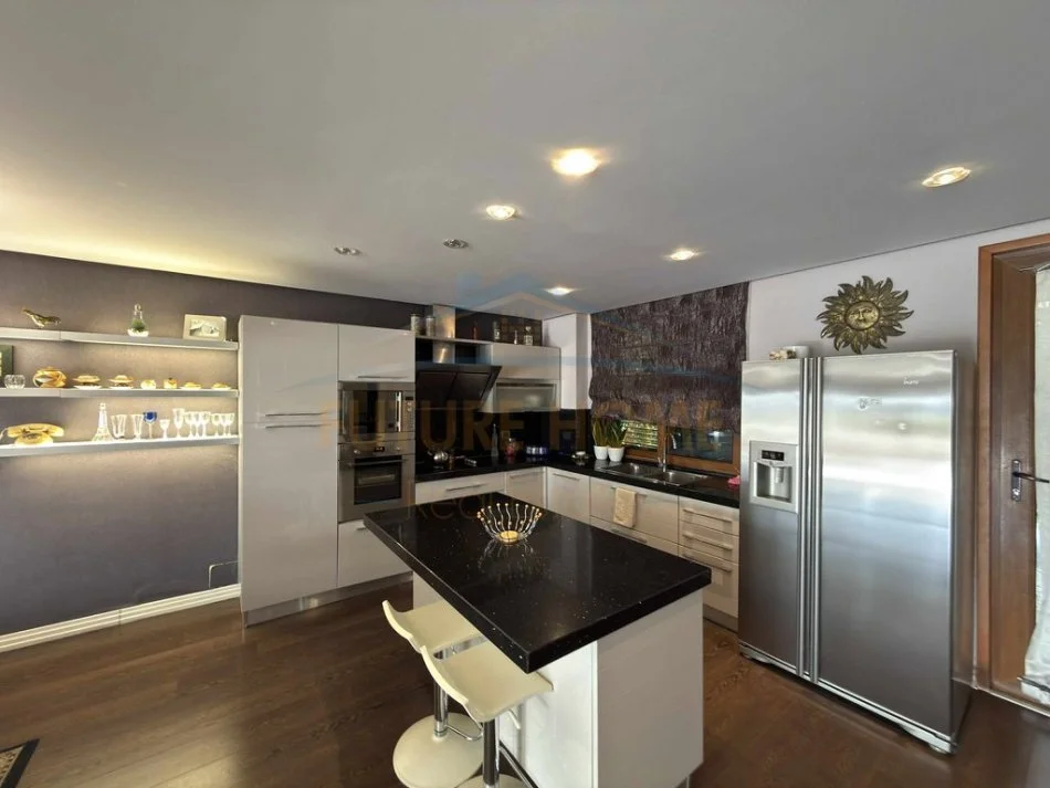 Tirane, jepet me qera Vile 1+1 Kati 1, 307 m² 3.500 € (Kodra e Diellit, Tiranë)