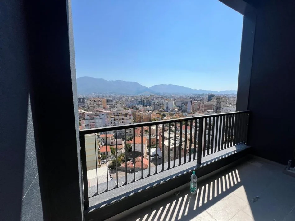 Tirane, shitet apartament 3+1 Kati 13, 133 m² 399.000 € (RRUGA E BARRIKADAVE)