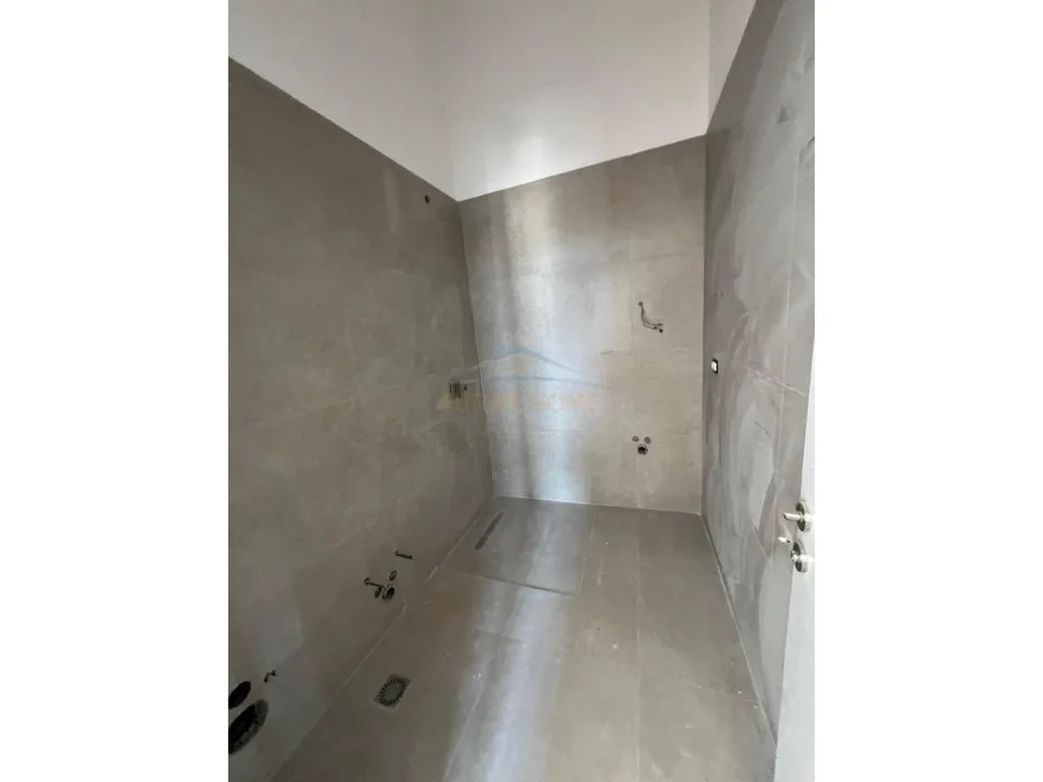 Tirane, shitet apartament 2+1 Kati 13, 132 m² 399.000 € (132.72)