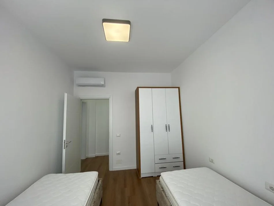 Tirane, jepet me qera apartament 2+1 Kati 4, 100 m² 800 € 