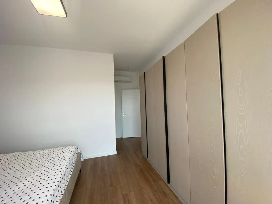 Tirane, jepet me qera apartament 2+1 Kati 4, 100 m² 800 € 